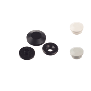 Tuulilasin kiinnitysnasta peitelevyllä